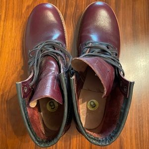 Red Wings men size 9 Boots